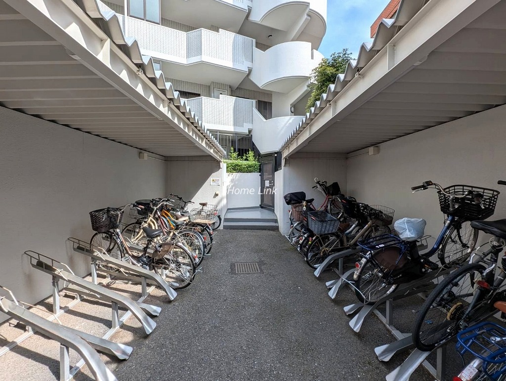 クリオ赤塚壱番館　駐輪場